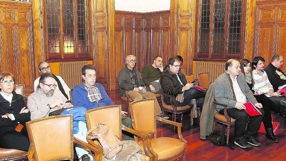 El PP decide pasar página sobre los símbolos, títulos y calles franquistas