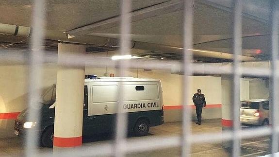 Montserrat, Triana y Raquel llegan a los juzgados de León para cerrar el sumario de Isabel Carrasco