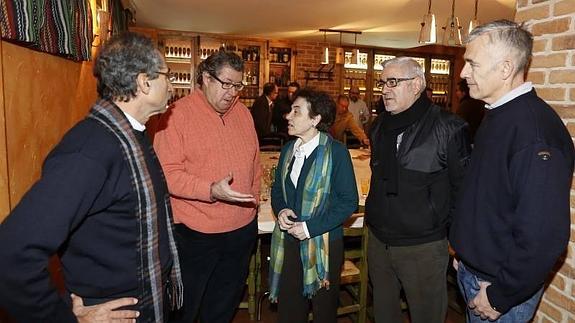 Críticos de UPyD exigen un congreso ante la pérdida de apoyo ciudadano