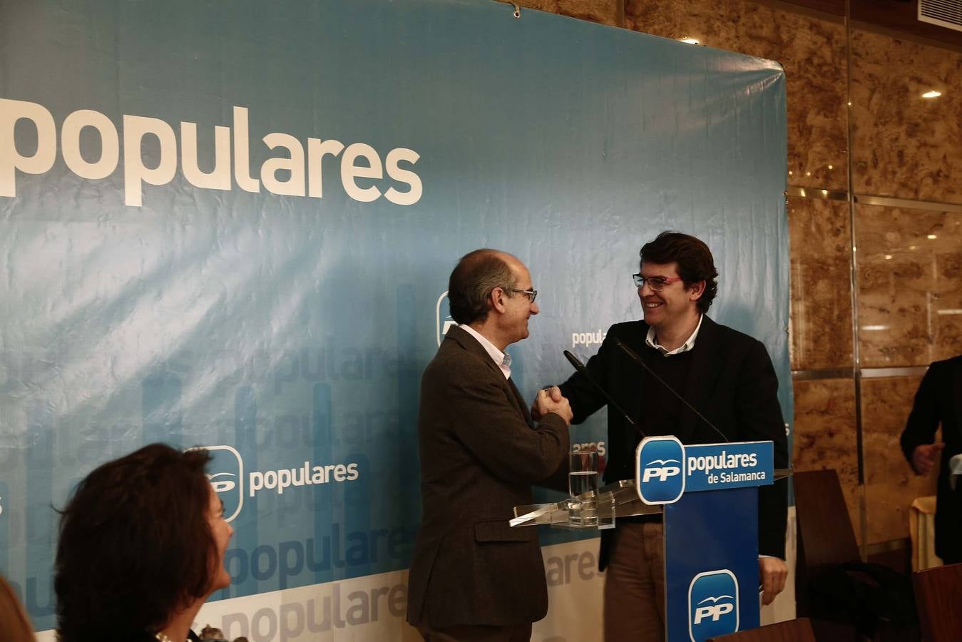 Iglesias critica a los «broncas» porque «unos vivimos en sociedad y otros en suciedad»
