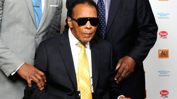 Mohamed Alí sale victorioso en su combate contra la neumonía