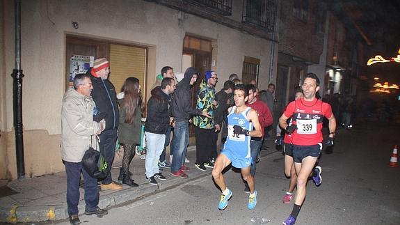 Enrique de Diego vuelve a ganar la Milla Urbana de Nava de la Asunción