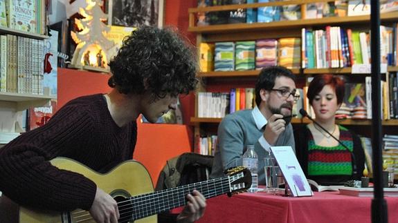 Javier Oleaga pone música al segundo poemario de Sesi García