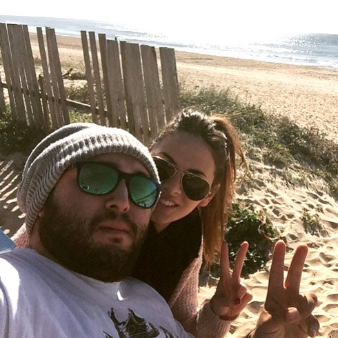 Kiko Rivera comienza el año en la playa con su novia Irene Rosales