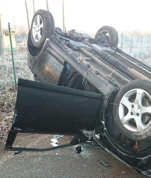 Una mujer y su hija de 5 años, heridas en la vía de acceso a El Cueto