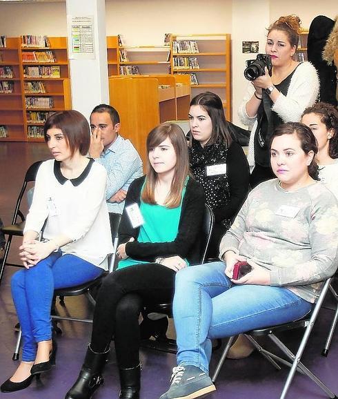 Dos jóvenes de la Lanzadera de Villamuriel logran un trabajo en menos de un mes