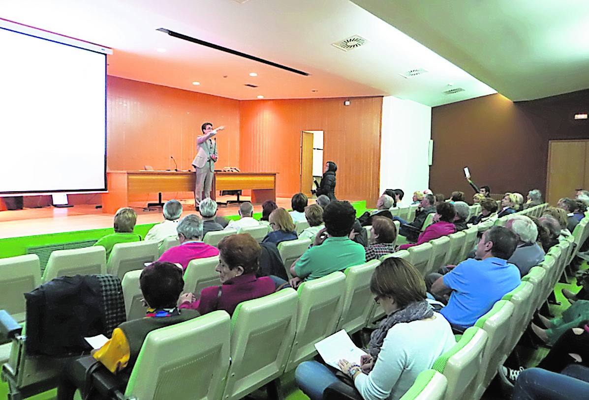 Suben las consultas en la UCE y se mantienen las reclamaciones