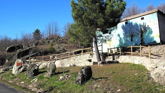 Monforte de la Sierra crea una nueva zona de recreo e instala un hidrante de incendios