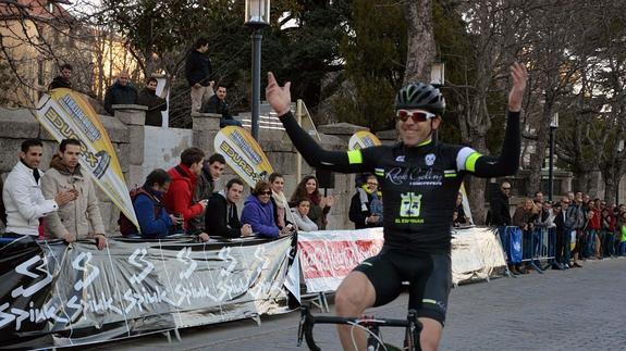 Antonio Martín 'Pispajo' volverá a lucir en su maillot el escudo de El Espinar