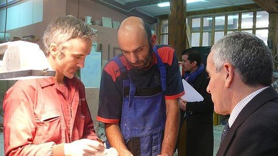 Gutiérrez ofrece al Cabildo el Centro de Oficios para reponer el vierteaguas de la catedral y construir «una pieza idéntica»