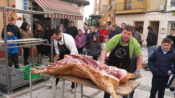 La Plaza Mayor acoge la I Jornada de la Matanza Tradicional del Cerdo