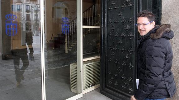 Arranz pide una consulta popular para decidir si Luquero debe seguir como alcaldesa