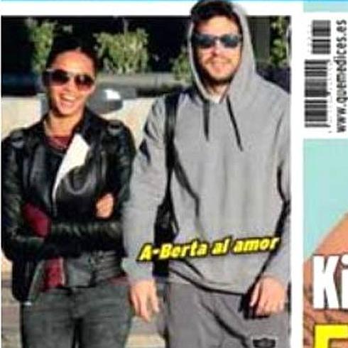 Mario Casas se pasea por Málaga con su amor Berta Vázquez