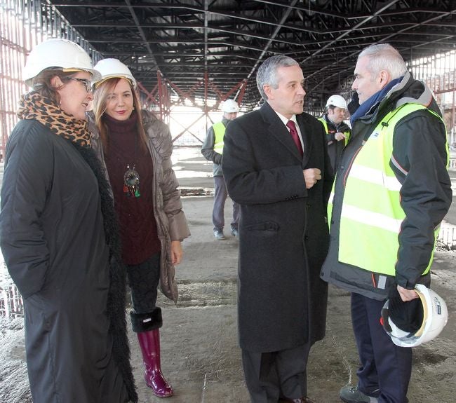 Perrault visita la obra del Palacio de Congresos, que se acabará en 2018