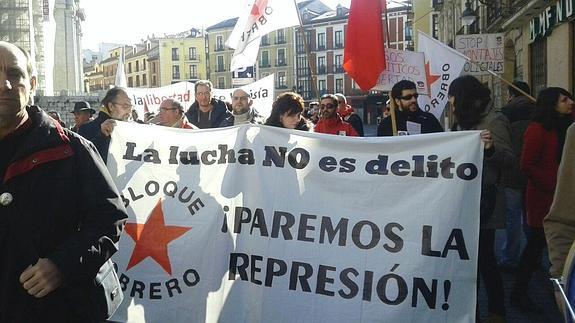 Más de dos mil personas se manifiestan en Valladolid contra la 'Ley mordaza'