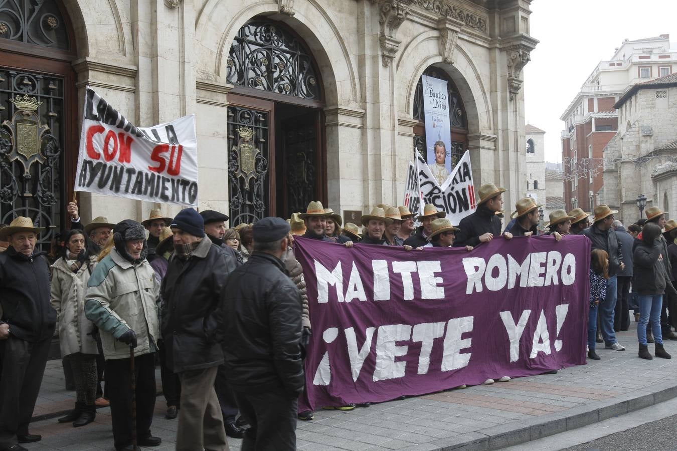 Vecinos de Lantadilla entregarán este jueves 200 firmas en Madrid que reclaman el cese de la secretaria