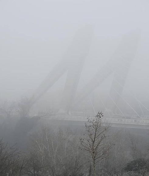 La niebla dificulta el tráfico en las carreteras que recorren el Duero y el Pisuerga
