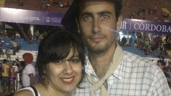 Moviliza a miles de personas en Facebook para intentar localizar al amor de su vida