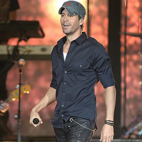 Denuncian a Enrique Iglesias por plagio