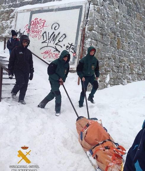 Rescatados cuatro montañeros en Navafría y un esquiador en Navacerrada