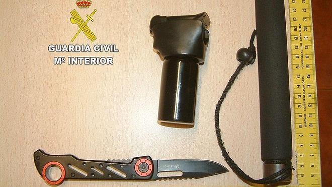 Dos hombres detenidos por conducción temeraria y atentado a los agentes en Valdefresno