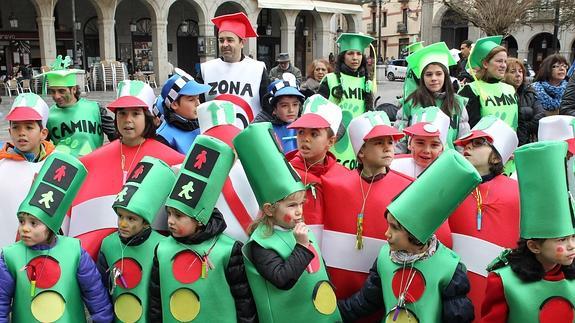 Las comparsas del carnaval se divierten en un ‘Domingo Gordo’ con mucha chispa