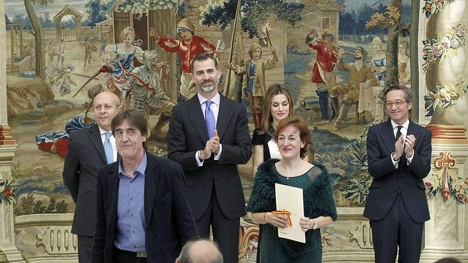Teloncillo y Amaya Arzuaga reciben el premio nacional de manos de los reyes