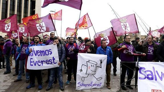 La Junta autoriza a Everest el crédito de 3,2 millones, pero le urge aportar más «garantías»