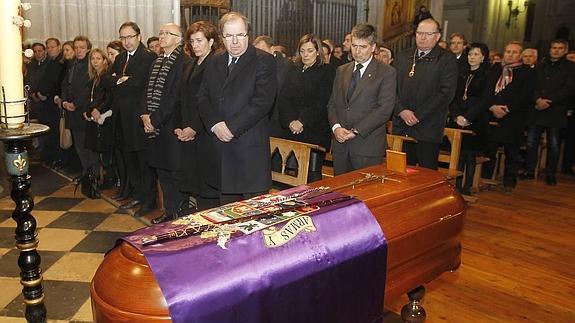 Más de 4.000 personas asisten al funeral de José María Hernández en la catedral