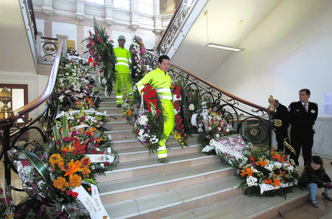 El afecto y las flores regresan a los pueblos