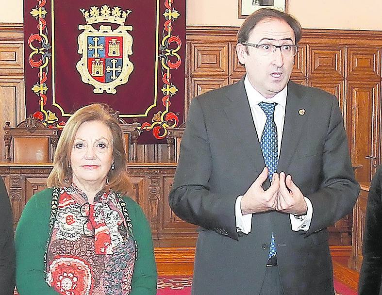 El alcalde confirma que están llegando numerosas peticiones de homenaje