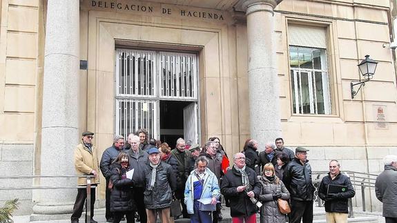 Los preferentistas piden la devolución completa de los intereses retenidos