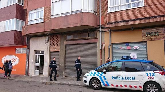 Hallan a una mujer muerta a cuchilladas en un piso en León