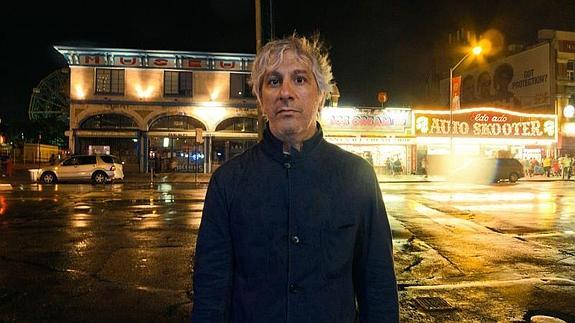 Lee Ranaldo: «El pop es monocromático, a mí me interesa toda la paleta sonora»