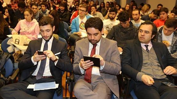 Los columnistas defienden el género en el «año electoral más apasionante desde 1977»