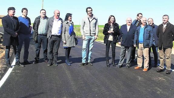 Concluido el asfaltado del camino entre Meneses y Belmonte de Campos