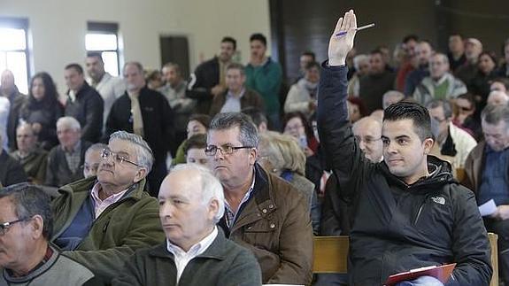 La subasta de licencias de caza mayor de Villardeciervos obtiene casi 50.000 euros