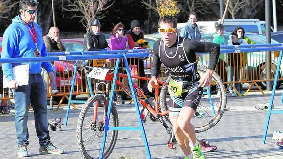 Javier García Velasco reina en el I Duatlón Cros Ciudad de Palencia