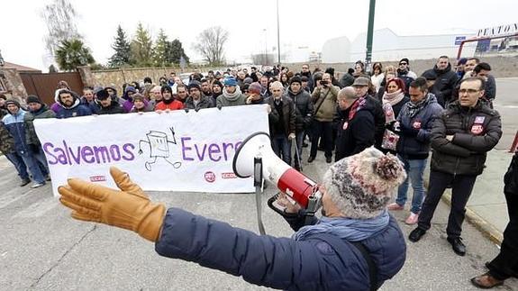 Everest dice no a la última oferta, mantiene la huelga y convoca una manifestación el domingo