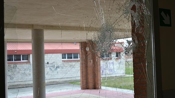 El instituto Marqués de Lozoya sufre un acto vandálico y el robo de varios objetos