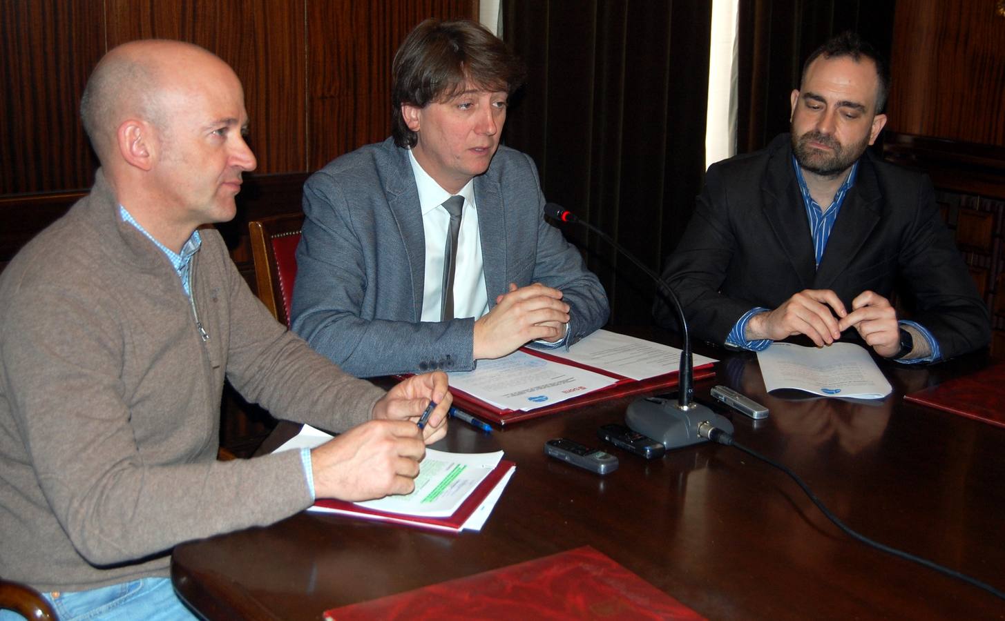 El Ayuntamiento rubrica un convenio con El Hueco para colaborar en proyectos europeos