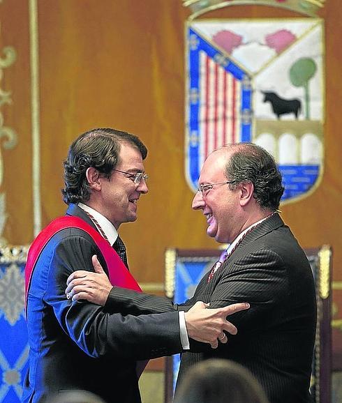 Mañueco y Cabero pactan un debate electoral bipartidista y televisivo