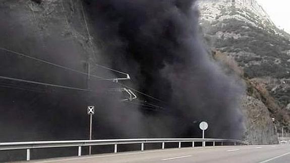 Un piquete minero de la Vasco bloquea el paso de un tren con 400 toneladas de carbón