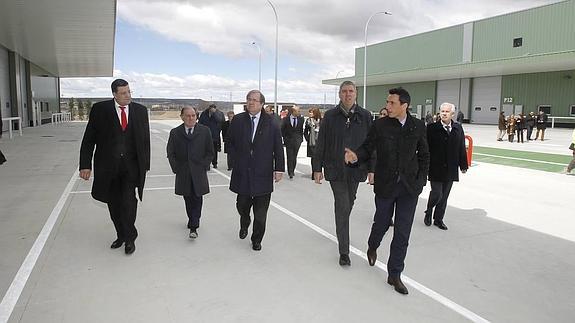 Herrera asegura que el parque de proveedores de Villamuriel es «un pulmón de competitividad» para Renault