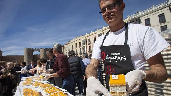 Más de 3.000 raciones de tarta para celebrar el cumpleaños de Santa Teresa de Jesús