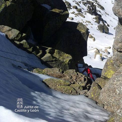 Protección Civil asiste a dos esquiadores en la vertiente abulense de la Sierra de Candelario