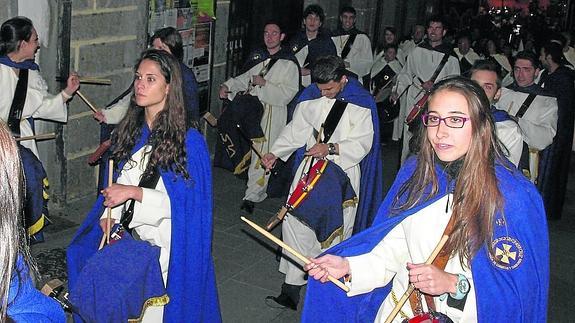Los tambores suenan con fuerza para celebrar la Pascua