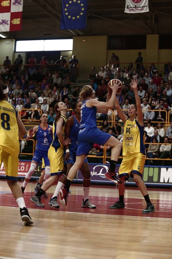 Avenida, a cumplir con la tradición en semifinales