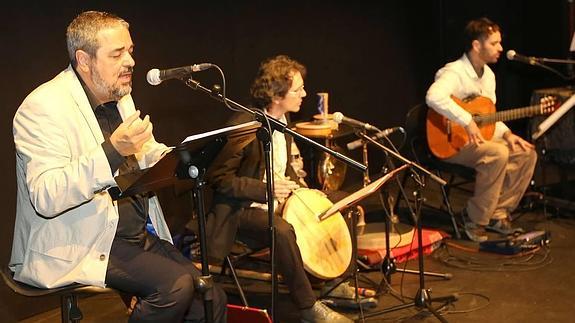 Carlos Aganzo fía al amor y a la poesía la redención del ser humano