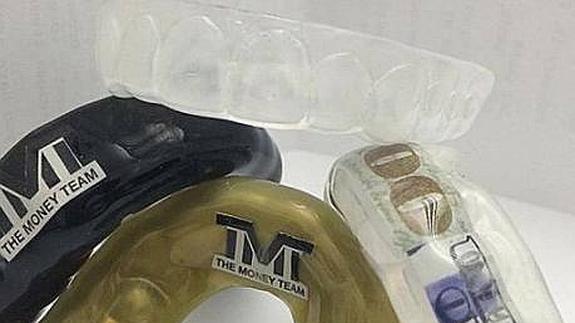El púgil Mayweather llevará protectores dentales de oro y diamantes en el combate del siglo